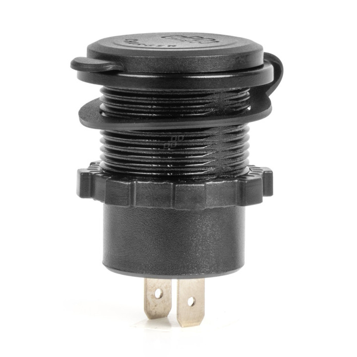 Vstavaná USB a USB-C nabíjačka s voltmetrom a spínačom
